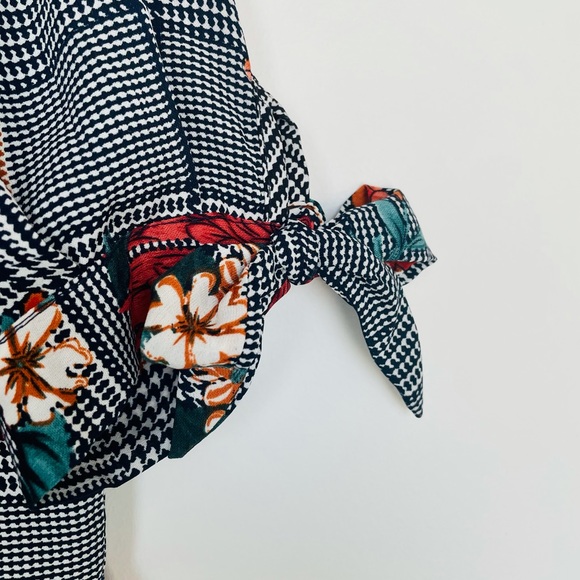 Floral midi button down dress size M with bows - Picture 4 of 6